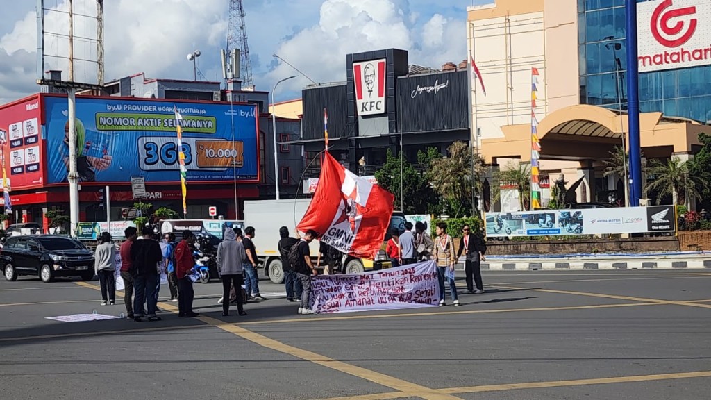Aksi Unjuk Rasa Oleh Dewan Pimpinan Cabang Gerakan Mahasiswa Nasional Indonesia (GMNI) Kota Samarinda