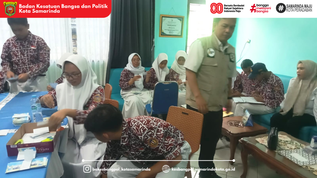 Badan Kesatuan Bangsa dan Politik Kota Samarinda Dampingi Proses Demokrasi Pelajar dalam Pemilihan Ketua OSIS & MPK di SMP Negeri 2 Samarinda