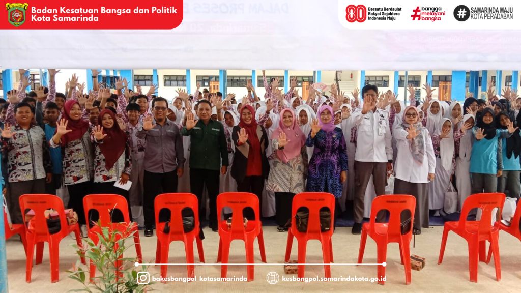 Badan Kesatuan Bangsa dan Politik Kota Samarinda Gelar Sosialisasi Pendidikan Politik bagi Pelajar SMP Negeri 5 Samarinda