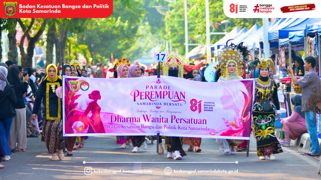 Tampil Anggun dan Semarak, DWP Kesbangpol Kota Samarinda Ikuti Parade Perempuan Samarinda Bersatu