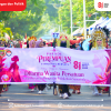 Tampil Anggun dan Semarak, DWP Kesbangpol Kota Samarinda Ikuti Parade Perempuan Samarinda Bersatu